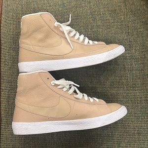 Nike High Top women’s size 8